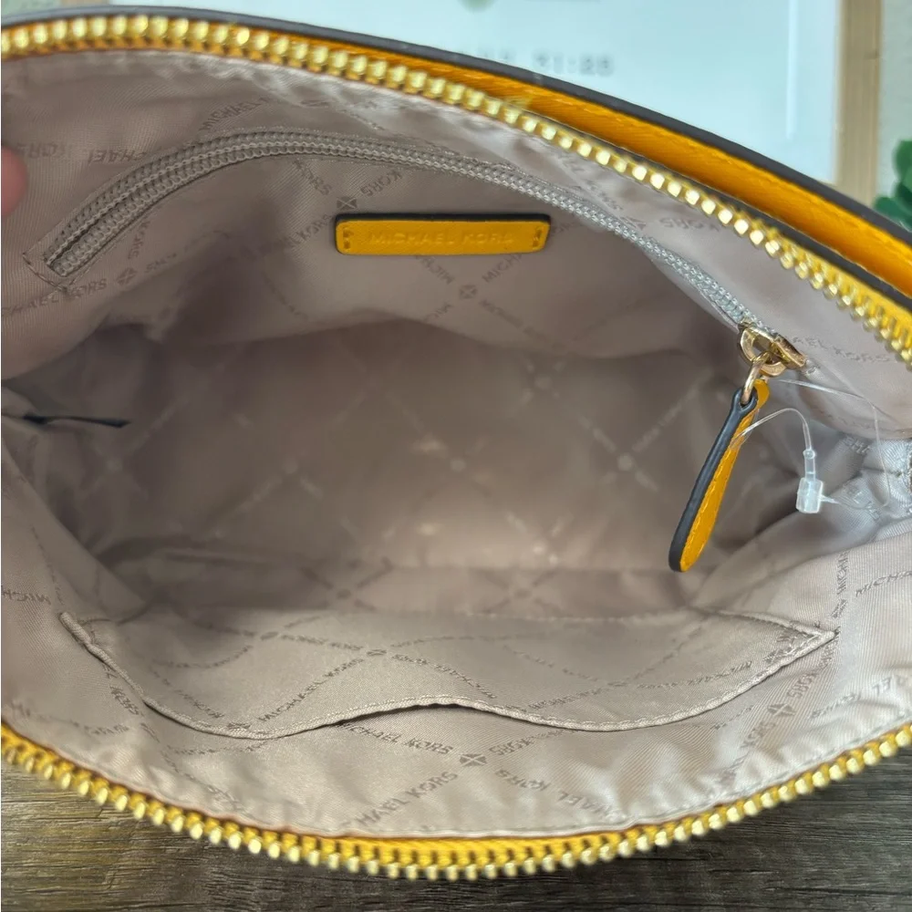 Michael Kors Cindy Large Dome Crossbody - Picture 7 of 11